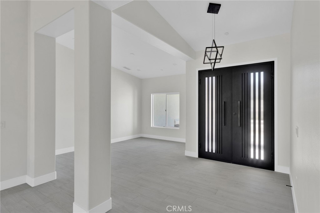 16339 Rimrock Road Apple Valley, CA 92307 - Photo 6 of 50 an empty room with hallway view