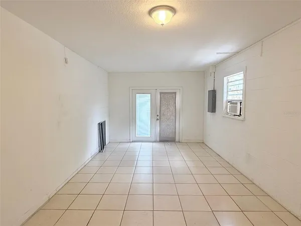 $1,925 | 2615 East Curtis Street, Tampa, FL 33610