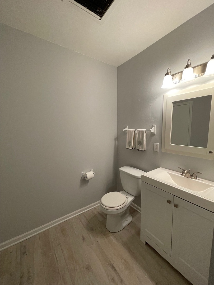 215 Waukegan Road, Unit 2S Lake Bluff, IL 60044 - Photo 11 of 24 a bathroom with a toilet a sink and mirror