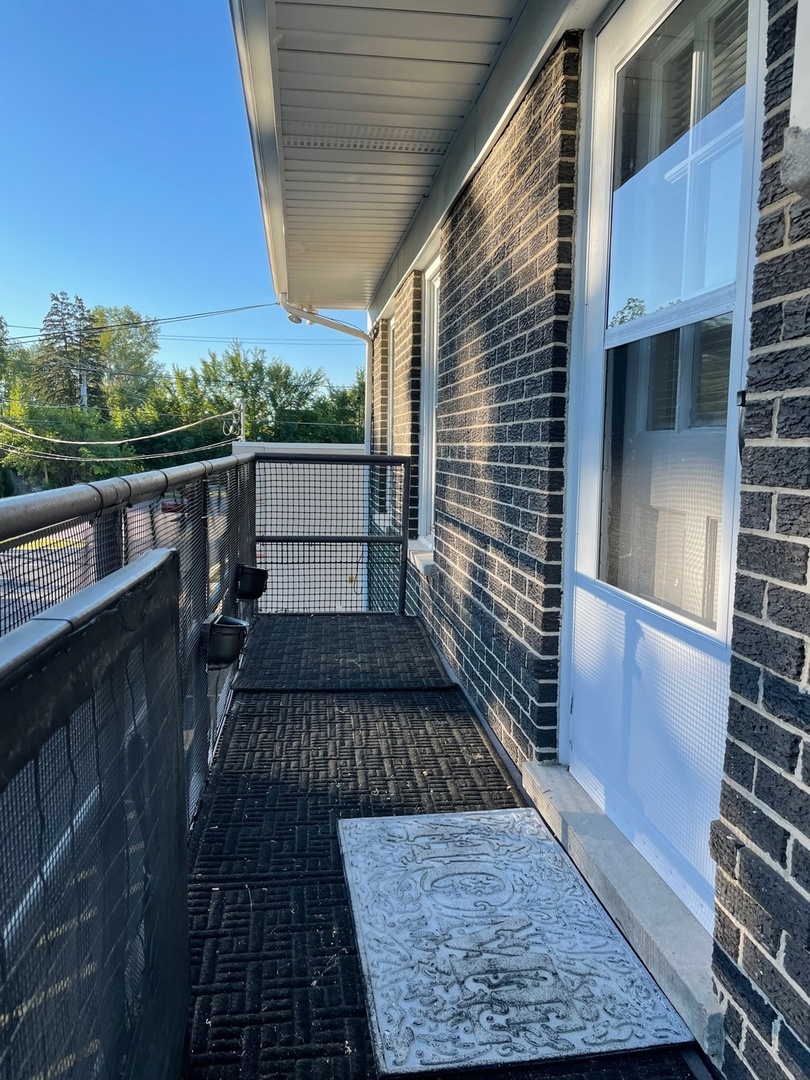 215 Waukegan Road, Unit 2S Lake Bluff, IL 60044 - Photo 22 of 24 a view of a balcony with furniture