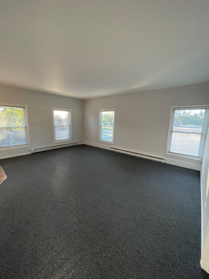 215 Waukegan Road, Unit 2S Lake Bluff, IL 60044 - Photo 6 of 24 an empty room with a window