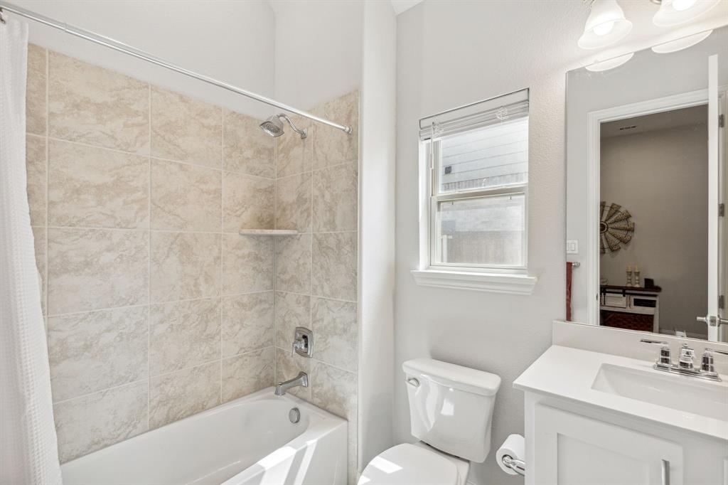 482 Prairie View Drive Haslet, TX 76052 - Photo 17 of 33 a bath room with a sink a toilet and a bath tub