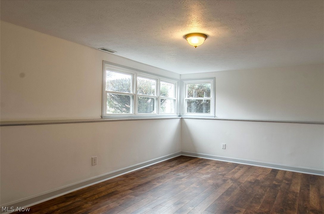 1723 South Green Road Cleveland, OH 44121 - Photo 22 of 33