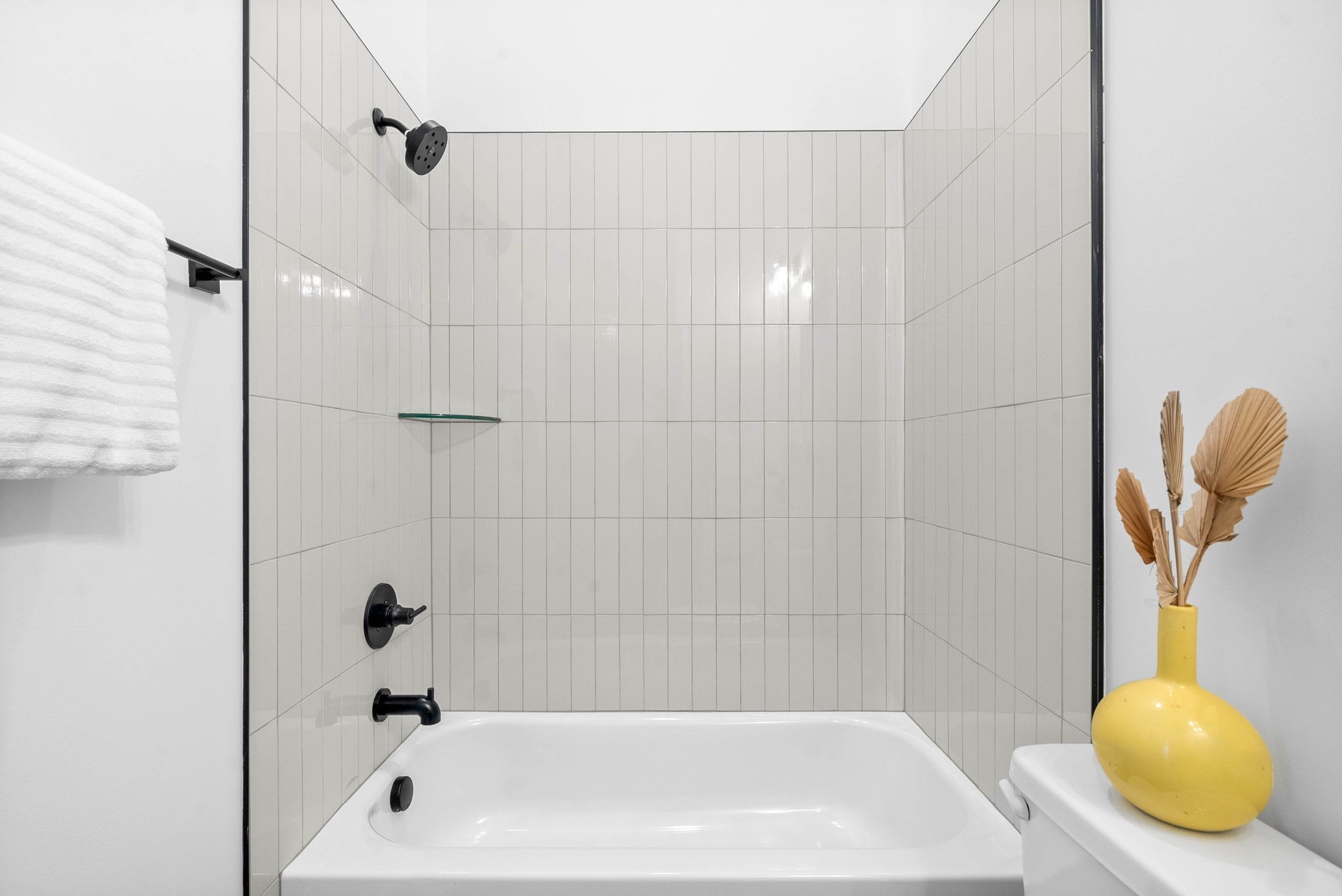 684 Anderson Lane Madison, TN 37115 - Photo 23 of 33 a bathroom with a tub