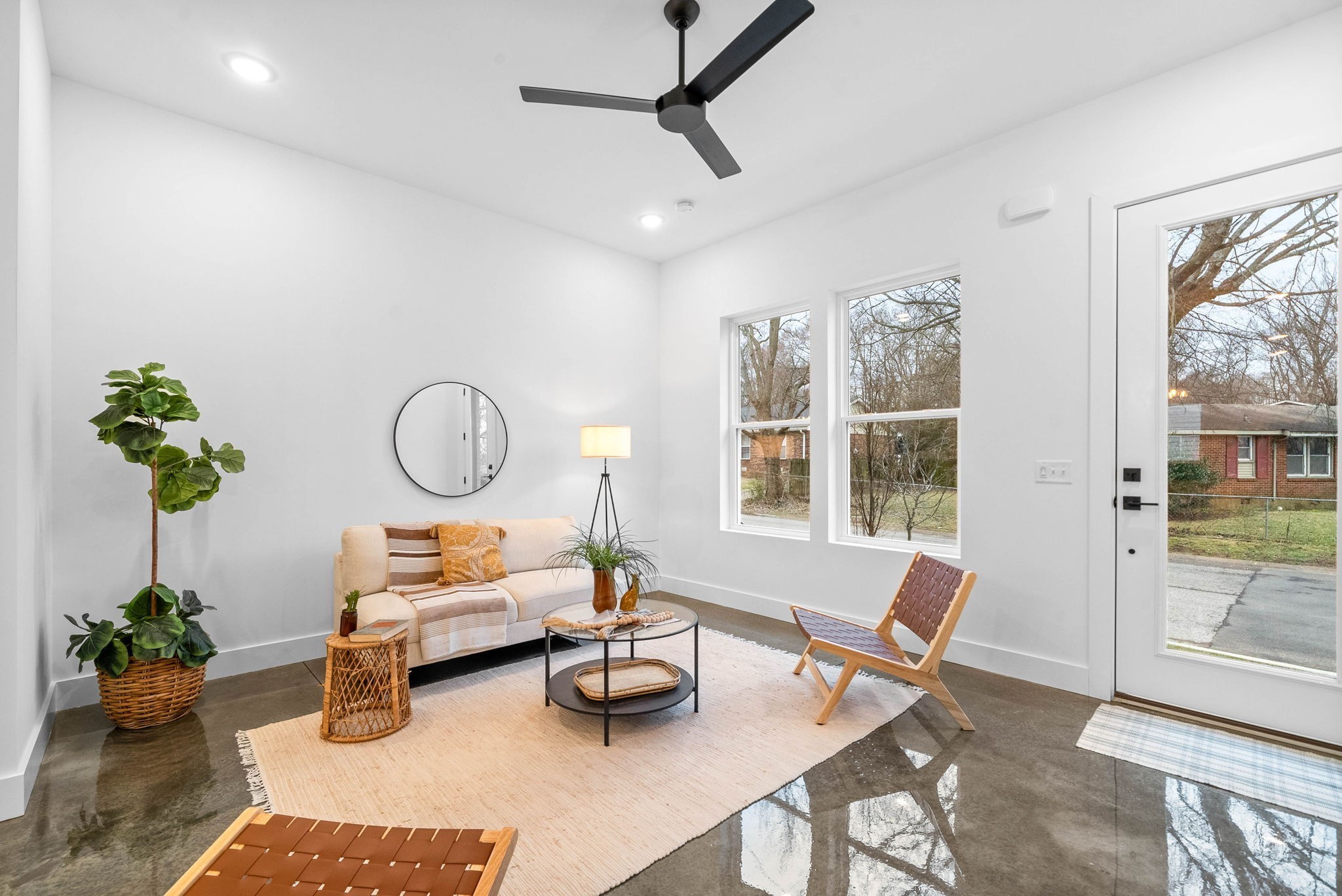 684 Anderson Lane Madison, TN 37115 - Photo 4 of 33 a living room with furniture and next to a window