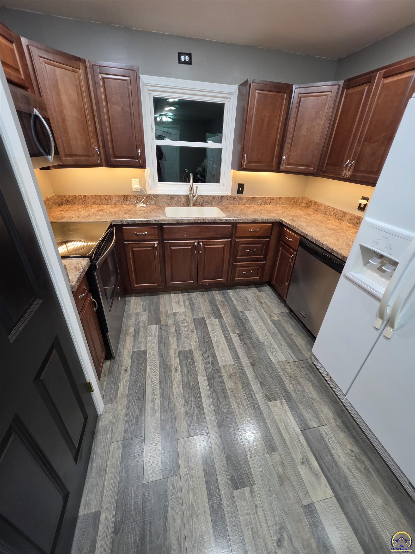 4632 Northwest 35th Street Topeka, KS 66618 - Photo 3 of 14