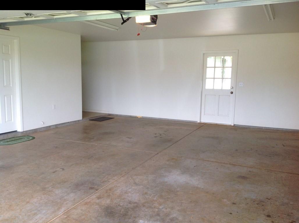 2750 Kokomo Road Haiku, HI 96708 - Photo 19 of 30 a view of an empty room