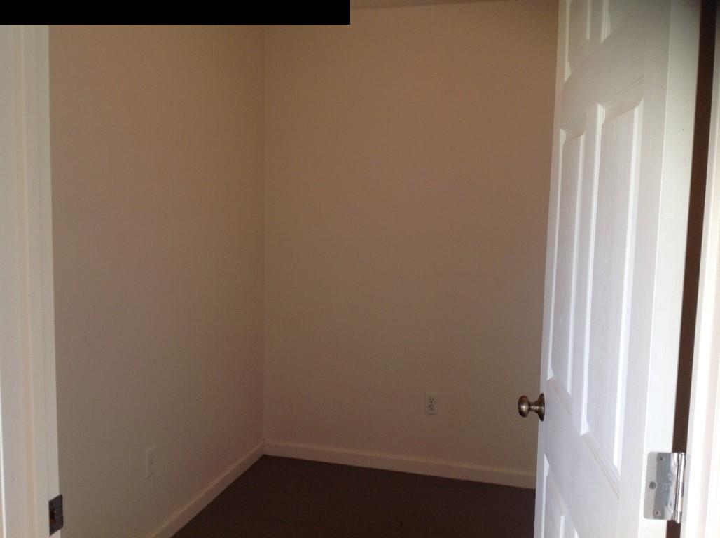 2750 Kokomo Road Haiku, HI 96708 - Photo 22 of 30 a small space with a window