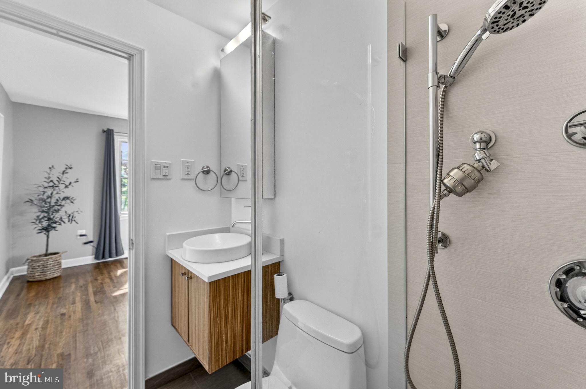 6501 Orono Court Springfield, VA 22152 - Photo 27 of 47 Primary Bath