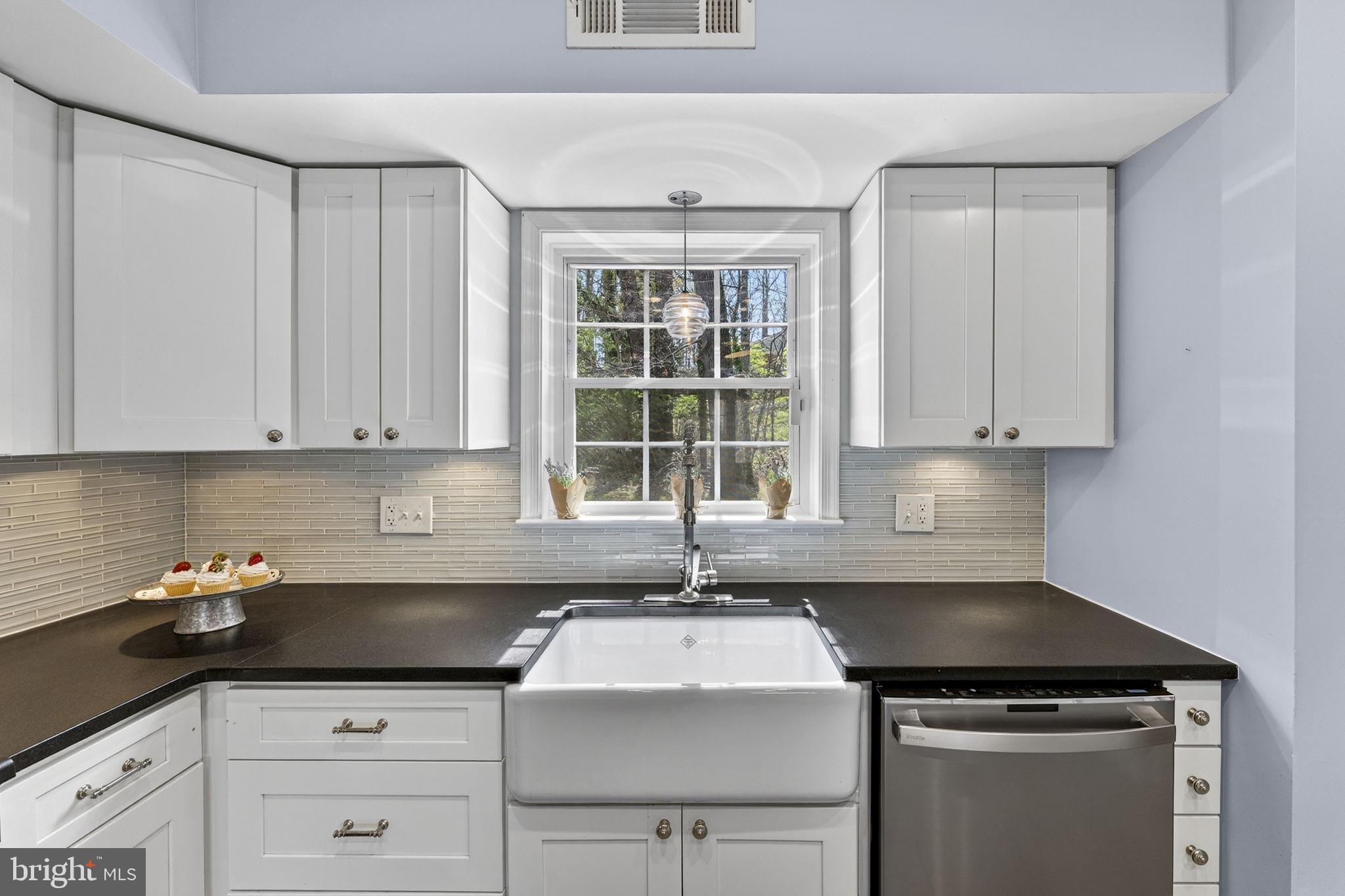 6501 Orono Court Springfield, VA 22152 - Photo 8 of 47 Farmer Sink