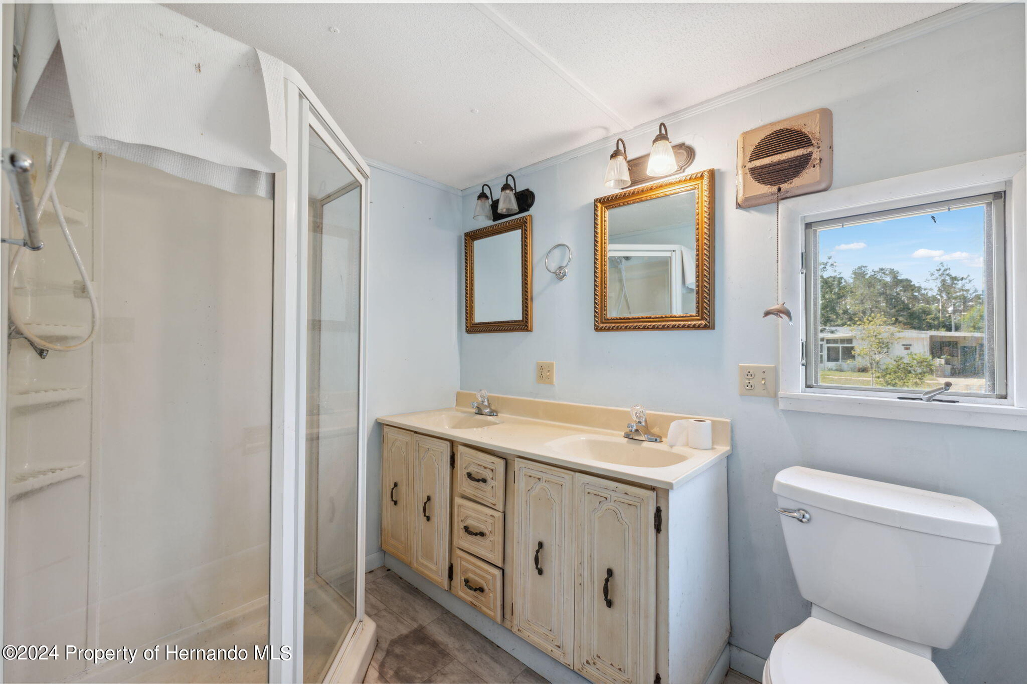 10327 East Victory Lane Inverness, FL 34450 - Photo 17 of 35 a bathroom with a toilet sink and mirror