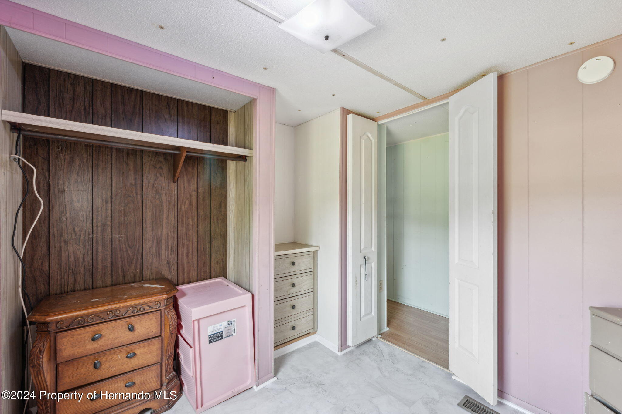 10327 East Victory Lane Inverness, FL 34450 - Photo 19 of 35 a view of room with cabinets