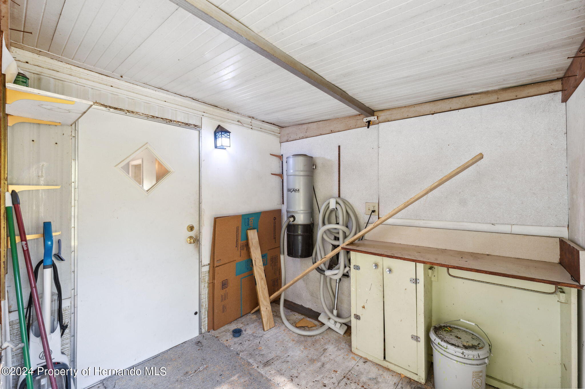 10327 East Victory Lane Inverness, FL 34450 - Photo 21 of 35 a view of a room with gym equipment
