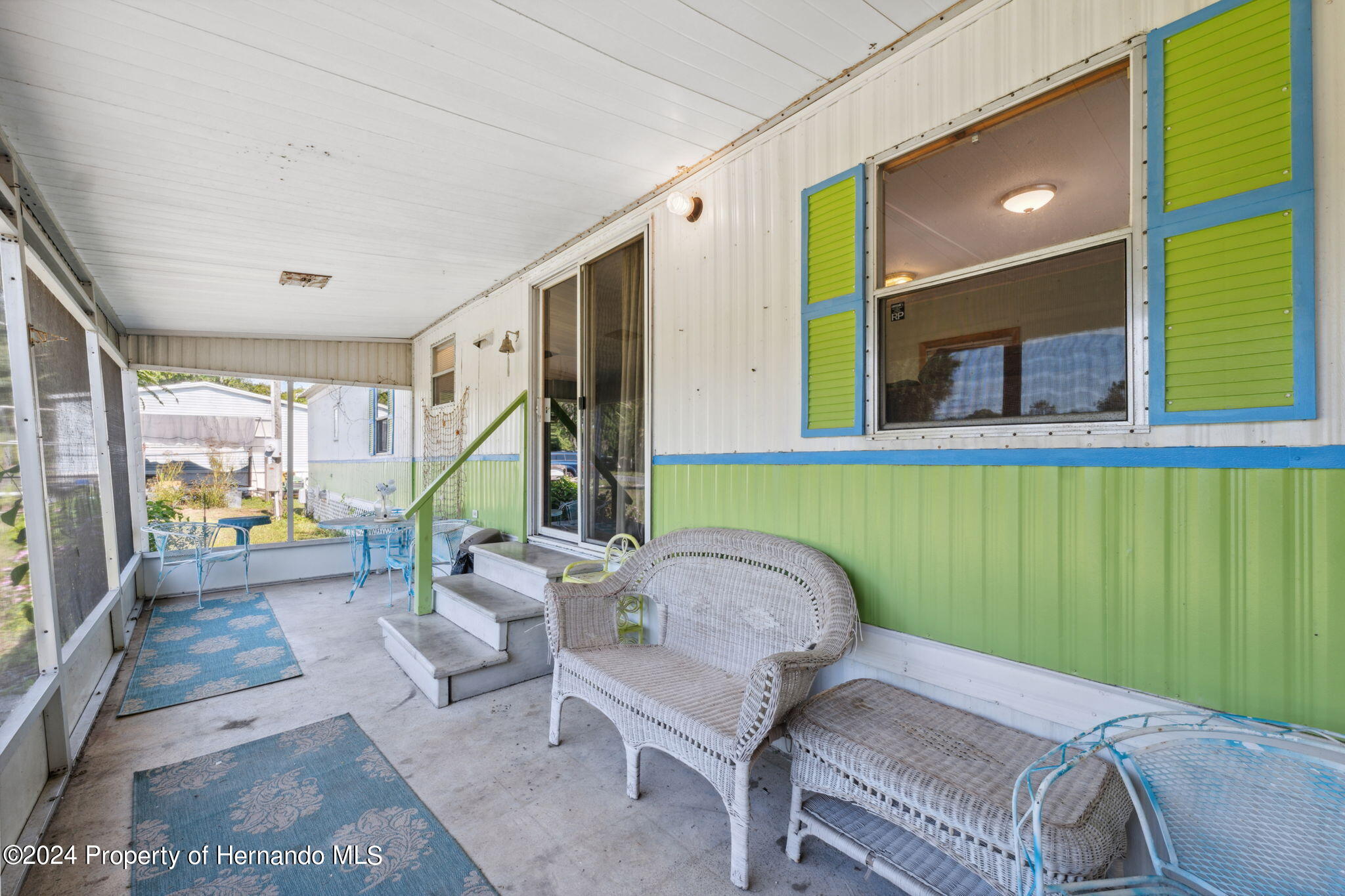 10327 East Victory Lane Inverness, FL 34450 - Photo 5 of 35 a living room with furniture and a wooden floor