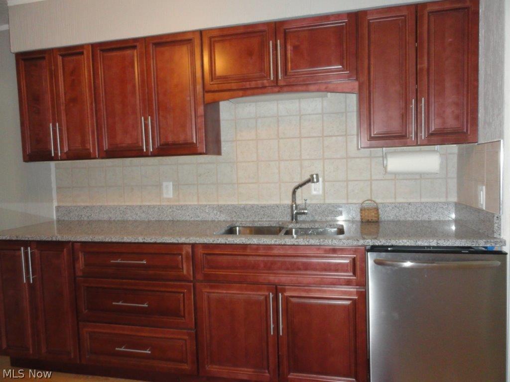 6406 Monmouth Road Parma, OH 44129 - Photo 9 of 25