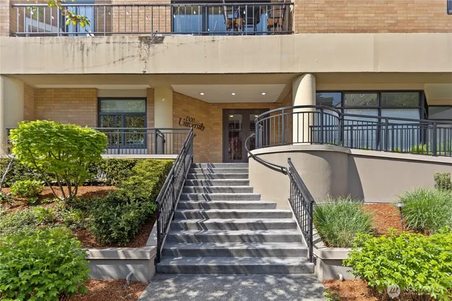 $425,000 | 1300 University Street, Unit 2G, Seattle, WA 98101