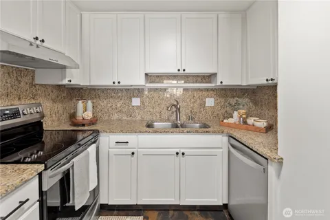 $425,000 | 1300 University Street, Unit 2G, Seattle, WA 98101