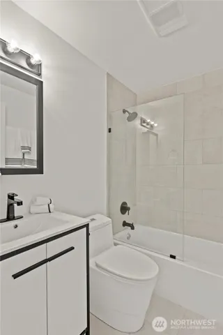 $425,000 | 1300 University Street, Unit 2G, Seattle, WA 98101