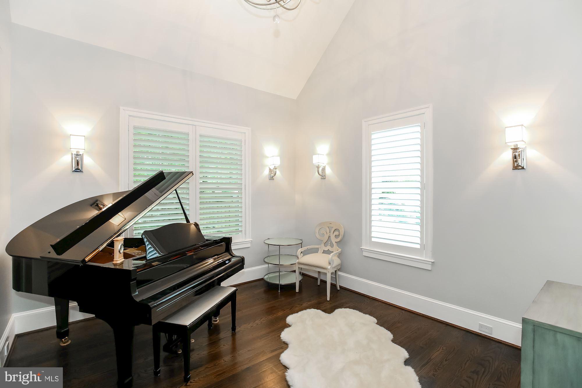 3346 Jones Bridge Road Chevy Chase, MD 20815 - Photo 4 of 50 Living Room