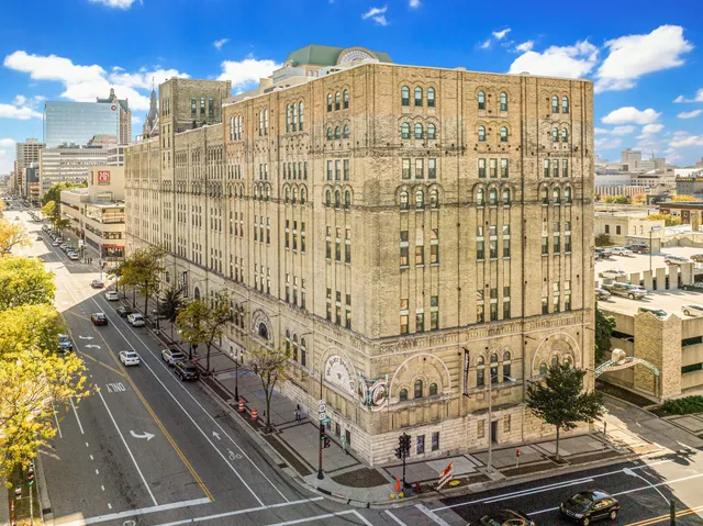 $383,000 | 270 East Highland Avenue, Unit 437, Milwaukee, WI 53202