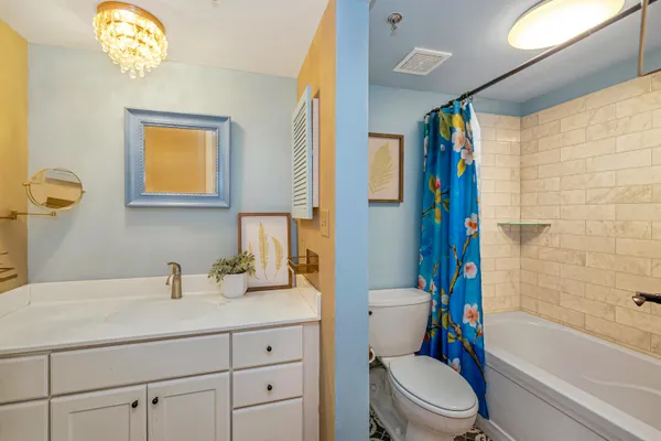 $362,900 | 270 East Highland Avenue, Unit 437, Milwaukee, WI 53202