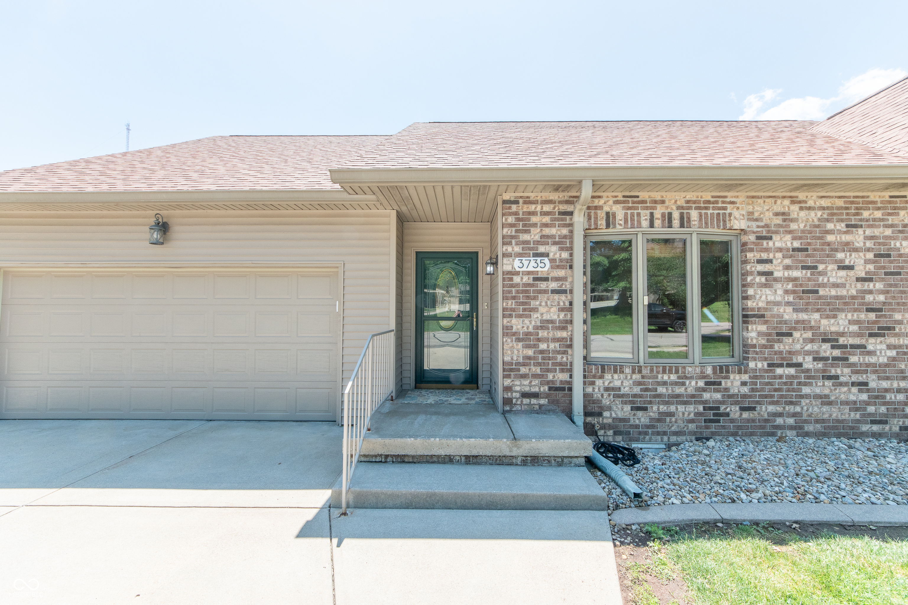 3735 West 2 Mile House Road Columbus, IN 47201 - Photo 2 of 50