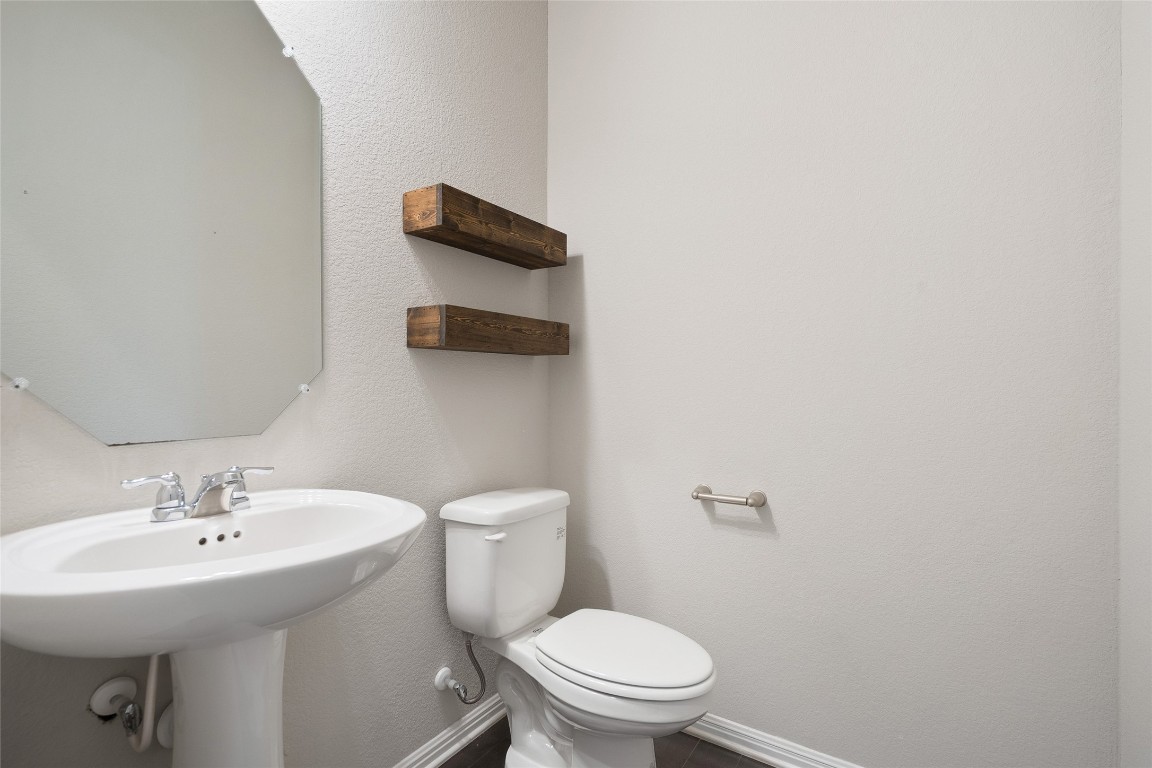 2909 Zelma Drive Cedar Park, TX 78613 - Photo 26 of 40 Bathroom with a textured wall
