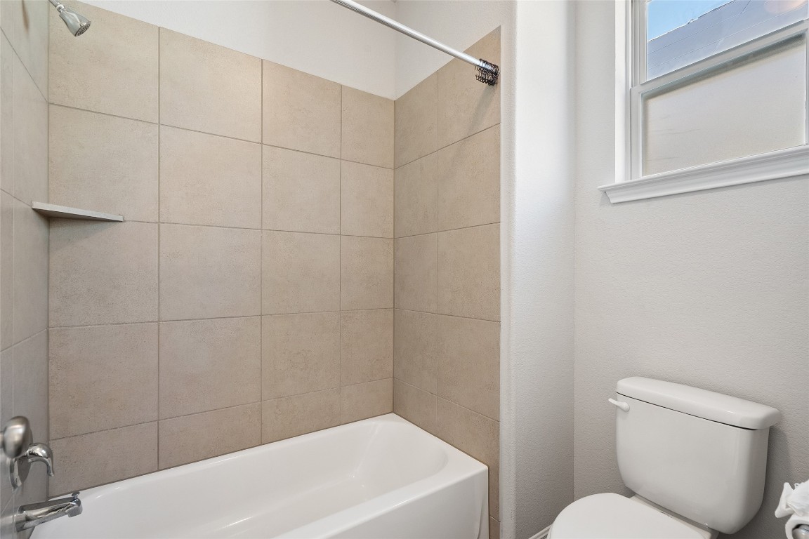2909 Zelma Drive Cedar Park, TX 78613 - Photo 32 of 40 Full bath with toilet and shower / tub combination