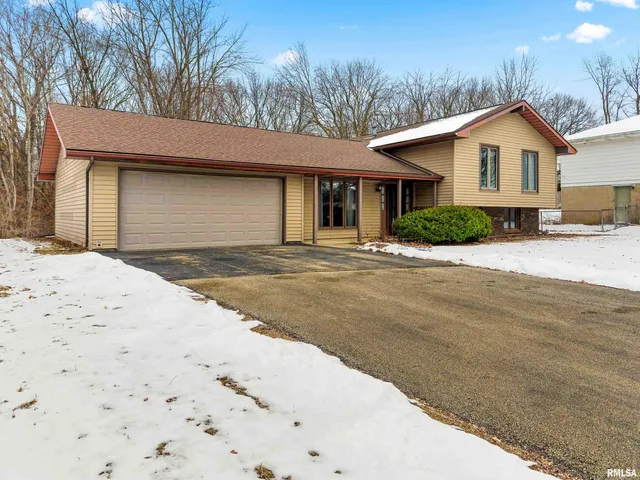 $229,900 | 5535 Sioux Trail South, Peoria, IL 61607