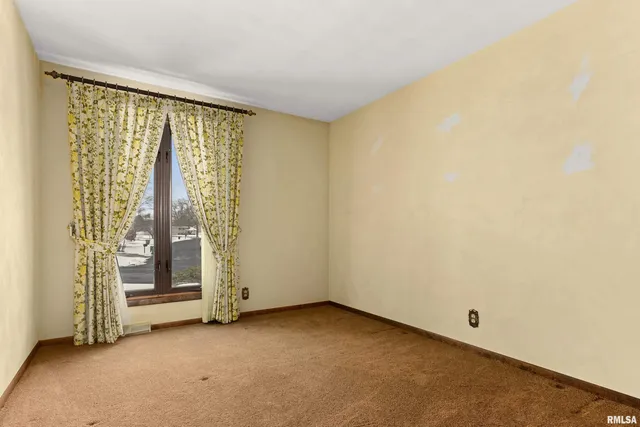 $229,900 | 5535 Sioux Trail South, Peoria, IL 61607