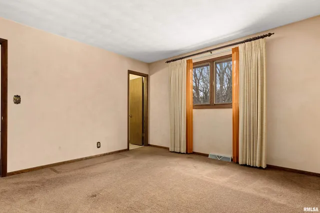 $229,900 | 5535 Sioux Trail South, Peoria, IL 61607