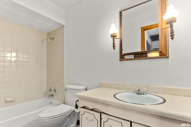 $229,900 | 5535 Sioux Trail South, Peoria, IL 61607