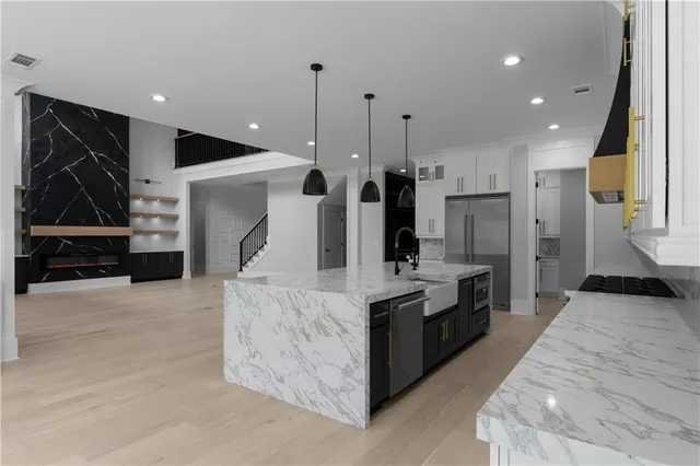 a view of a livingroom with an empty space