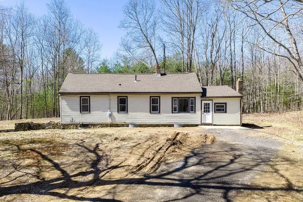 $389,900 | 72 Northwest Schoolhouse Road, Dudley, MA 01571
