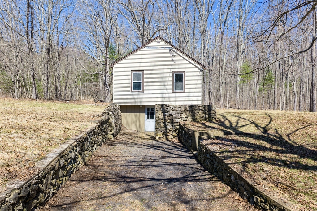 72 Northwest Schoolhouse Road Dudley, MA 01571 - Photo 35 of 37