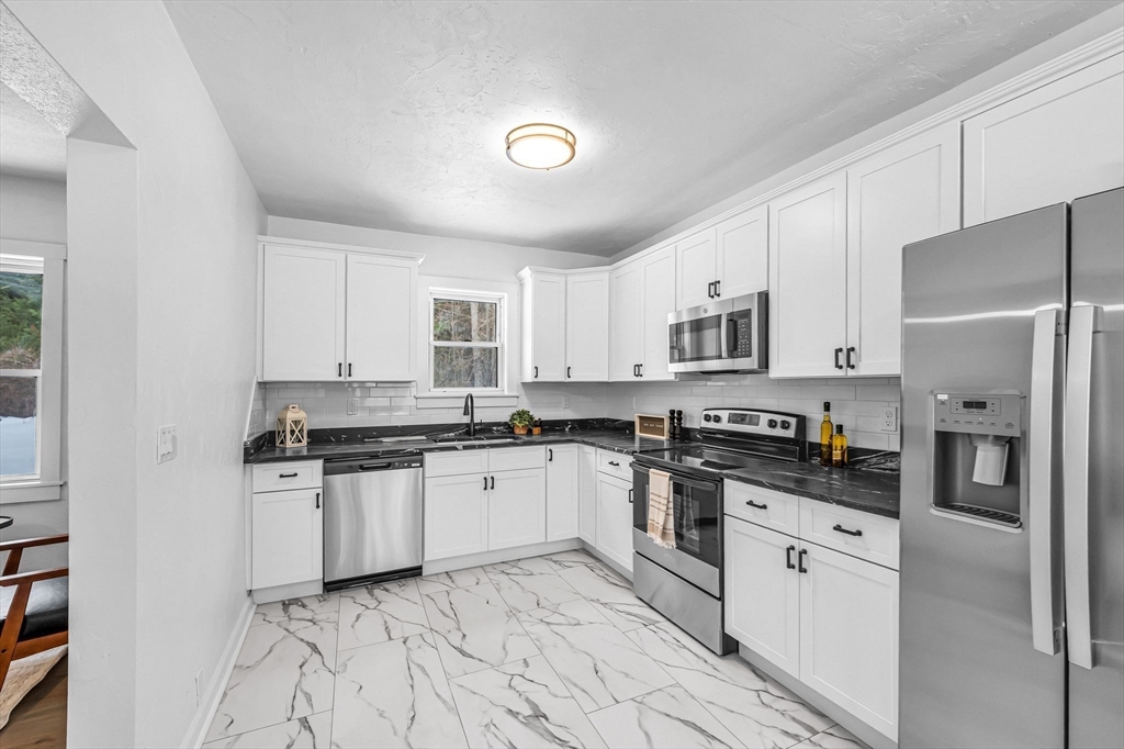 72 Northwest Schoolhouse Road Dudley, MA 01571 - Photo 6 of 37