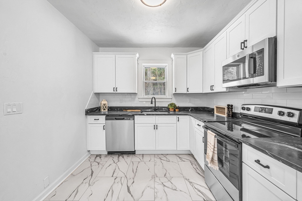 72 Northwest Schoolhouse Road Dudley, MA 01571 - Photo 7 of 37