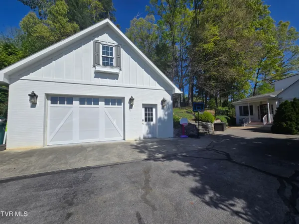 $599,000 | 570 Valley Drive, Bristol, VA 24201