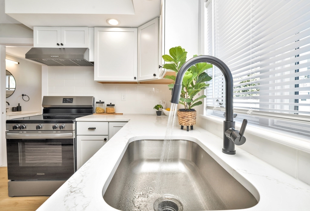 46 Loring Street Lawrence, MA 01843 - Photo 16 of 35