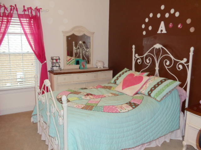 1624 Meadows Road Vinton, VA 24179 - Photo 18 of 30 a bedroom with a bed and a dresser