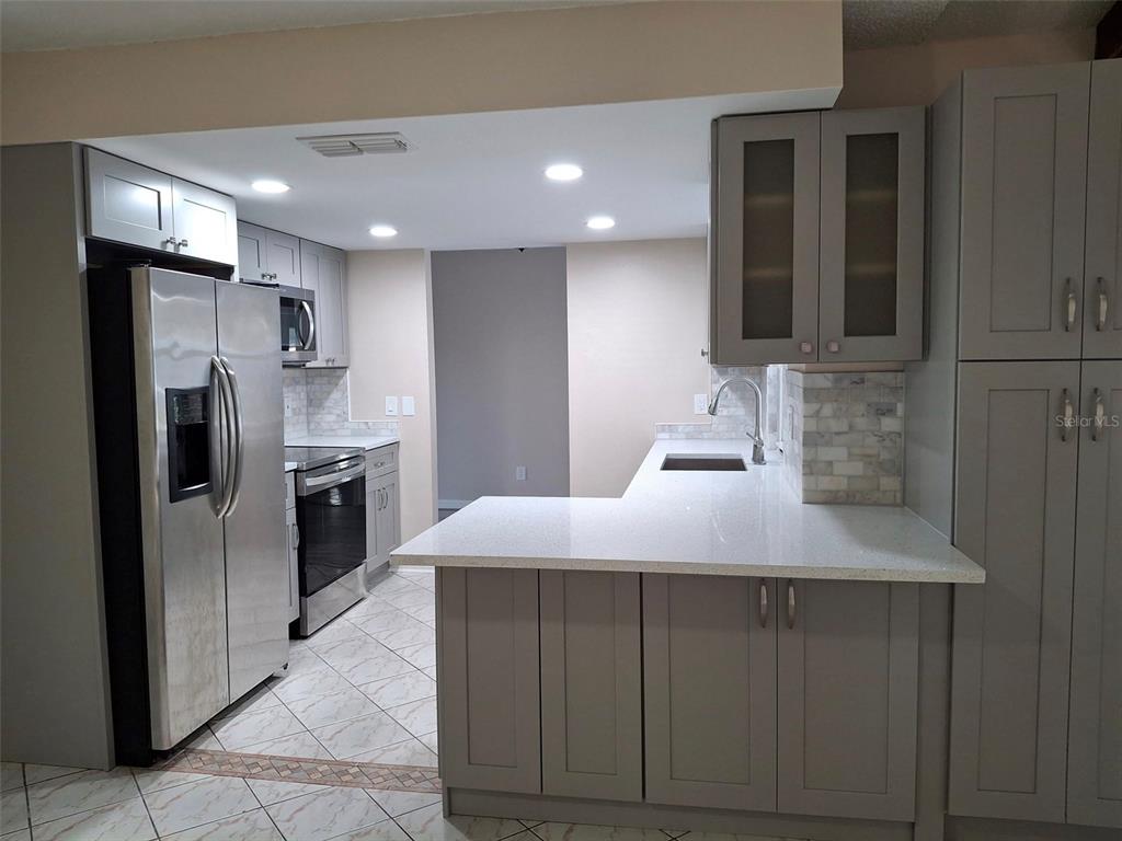 8308 123rd Avenue Largo, FL 33773 - Photo 9 of 34