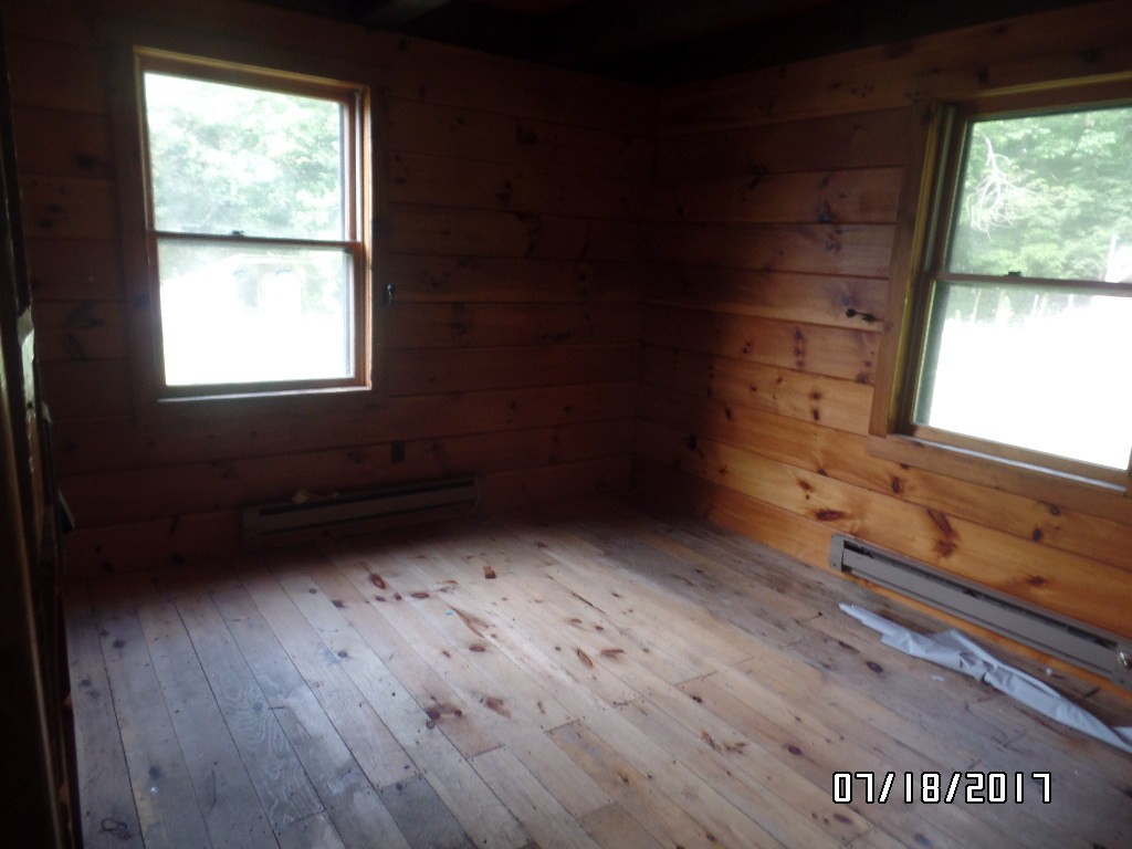 425 Queen Lake Road Phillipston, MA 01331 - Photo 3 of 11 Gallery Image 3