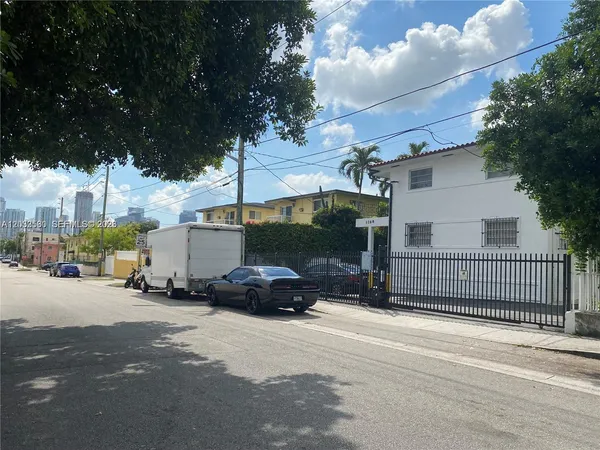 $2,000 | 1168 Southwest 3rd Street, Unit 3, Miami, FL 33130
