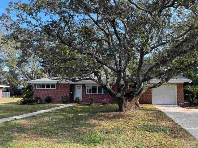 $2,275 | 104 Navarre Street, Gulf Breeze, FL 32561