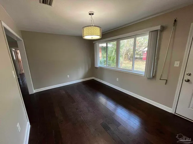 $2,275 | 104 Navarre Street, Gulf Breeze, FL 32561