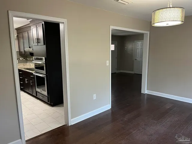 $2,275 | 104 Navarre Street, Gulf Breeze, FL 32561