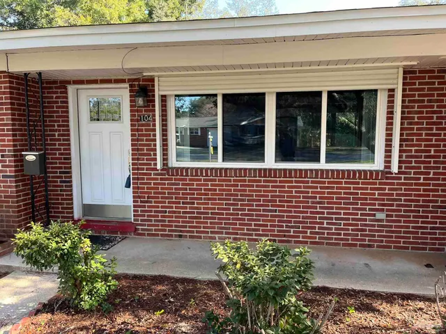 $2,275 | 104 Navarre Street, Gulf Breeze, FL 32561