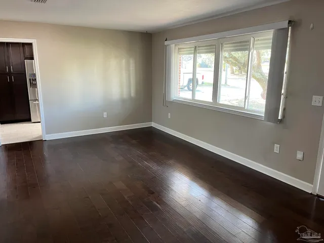 $2,275 | 104 Navarre Street, Gulf Breeze, FL 32561