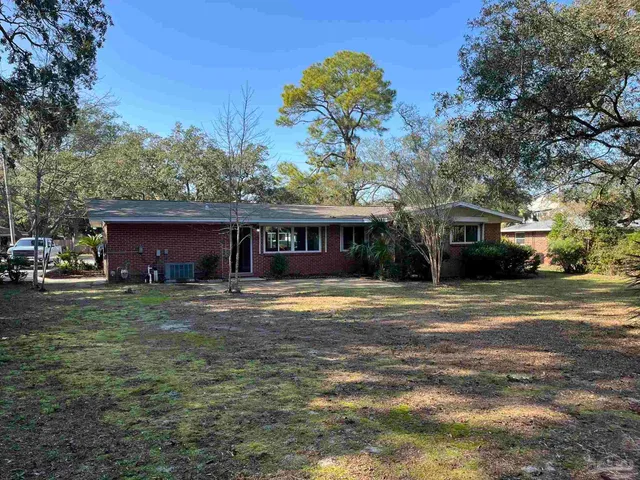 $2,275 | 104 Navarre Street, Gulf Breeze, FL 32561