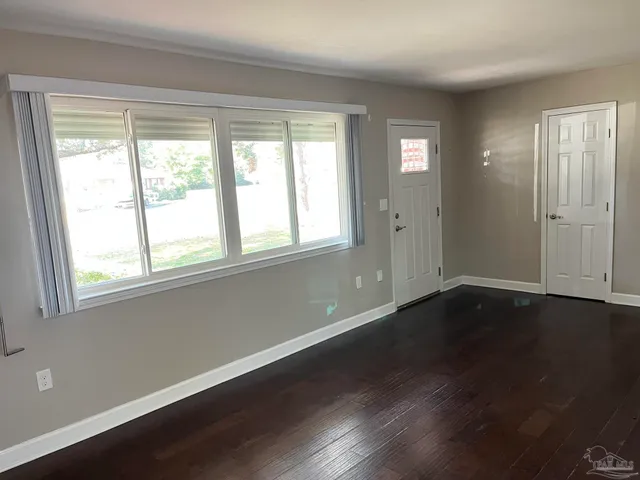 $2,275 | 104 Navarre Street, Gulf Breeze, FL 32561